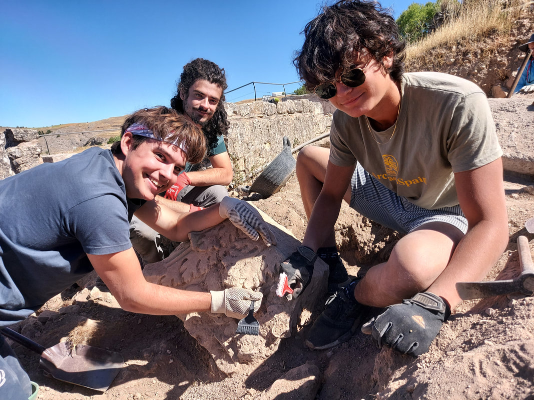 Students uncovering a Roman capital in Valeria