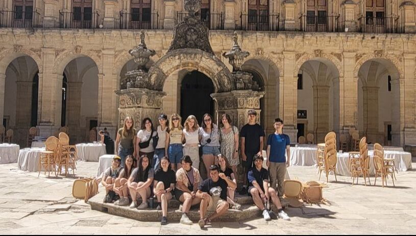Group around the well of the Ucles monastery