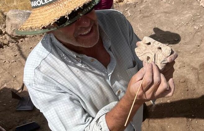 Finding of a fragment of Corinthian capital