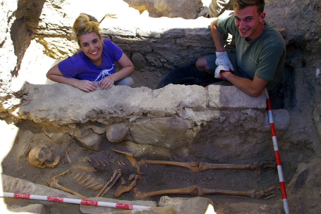 Excavating in one of the tombs of the Corral de los Condes